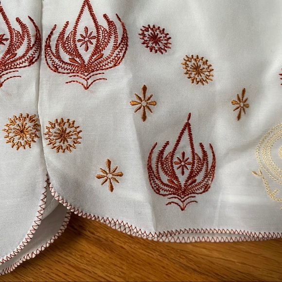 Rachael & Zoe Embroidered White Shorts Stephanie - Picture 9 of 15